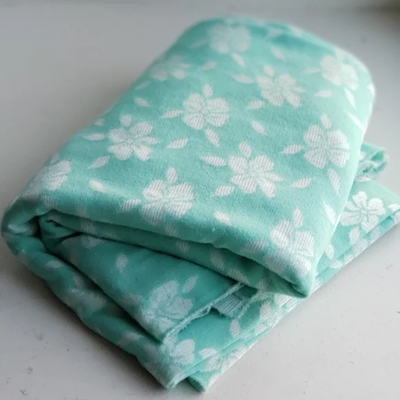 1960s 1970s Vintage 1 3/4Yards Mint Green Pearlized Cream Polyester Fabric #79 - Picture 4 of 9